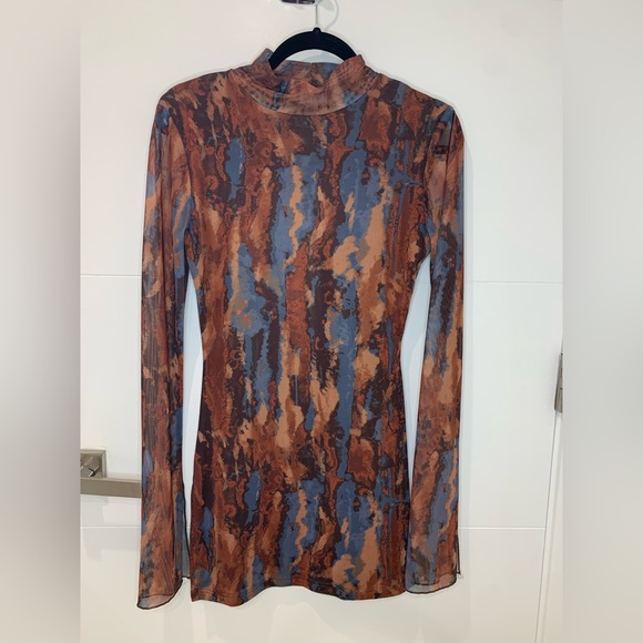 Super soft & comfortable long bell sleeve mesh mini dress in Size M - Picture 3 of 6